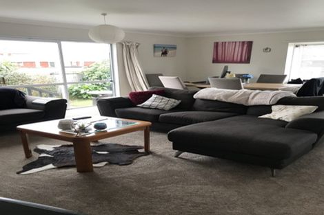 Photo of property in 28 Rewarewa Road, Te Atatu Peninsula, Auckland, 0610