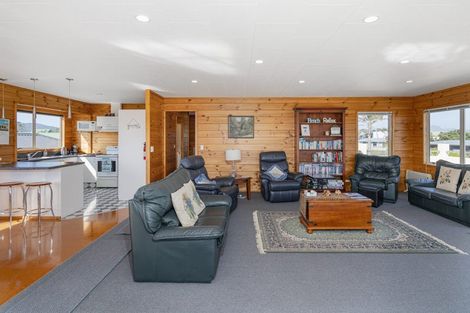 Photo of property in 102 Corokia Place, Matarangi, Whitianga, 3592