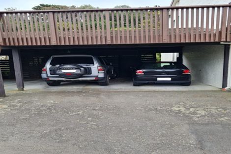 Photo of property in 141 Churton Drive, Churton Park, Wellington, 6037