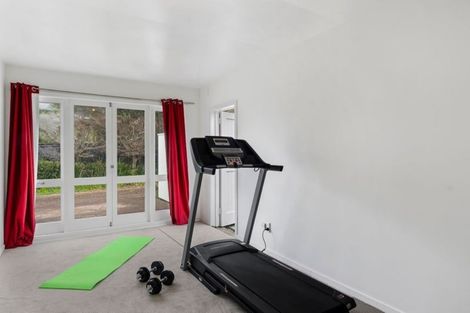 Photo of property in 1/15 Stratford Avenue, Milford, Auckland, 0620