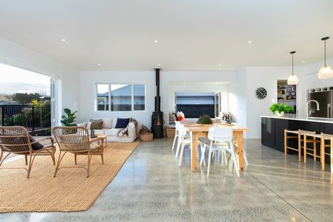 Photo of property in 8 Shearwater Lane, Point Wells, 0986