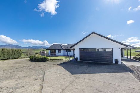 Photo of property in 14 Centre Road, Matamau, Dannevirke, 4977
