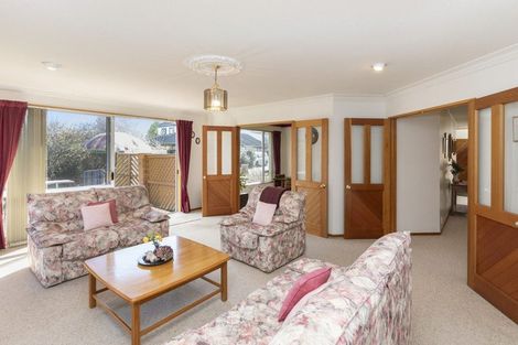 Photo of property in 18 Huntingdon Place, Avonhead, Christchurch, 8042
