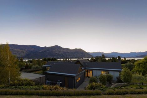Photo of property in 251 Beacon Point Road, Wanaka, 9305