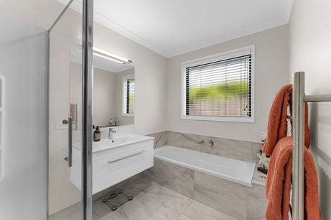 Photo of property in 12 Lakeside Terrace, Omokoroa, 3114