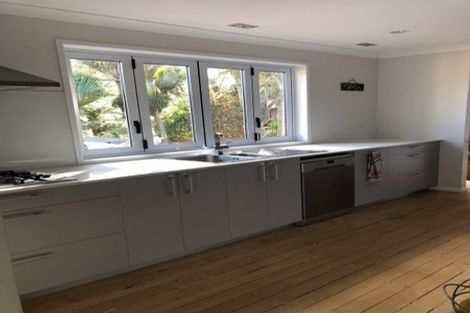 Photo of property in 7 Rimutaka Place, Titirangi, Auckland, 0604