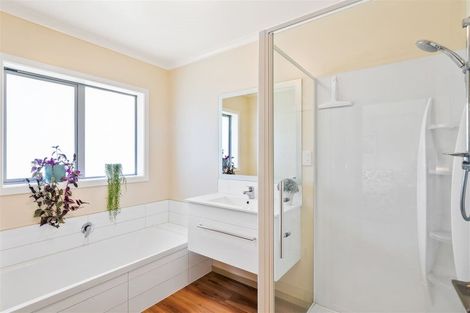 Photo of property in 16 Matuhi Street, Waikanae, 5036