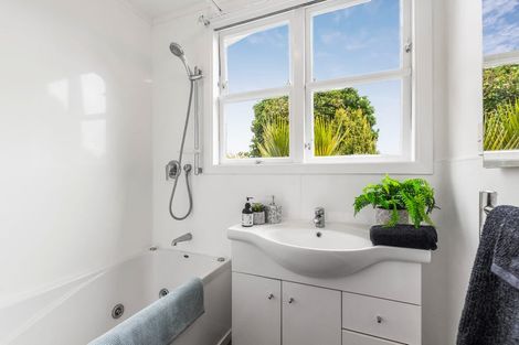 Photo of property in 50 Winara Avenue, Waikanae, 5036