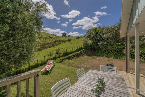 Photo of property in 4 Ocean Beach Road, Tairua, 3508
