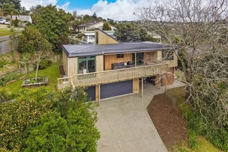 Photo of property in 4 Hollyhock Place, Browns Bay, Auckland, 0630