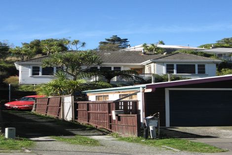 Photo of property in 116a Newlands Road, Newlands, Wellington, 6037