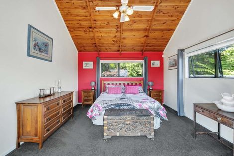 Photo of property in 11 North Way, Titirangi, Auckland, 0604