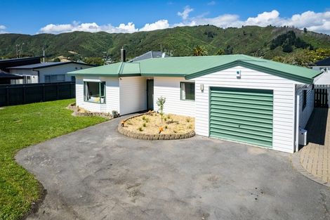 Photo of property in 3 Dover Road, Wainuiomata, Lower Hutt, 5014