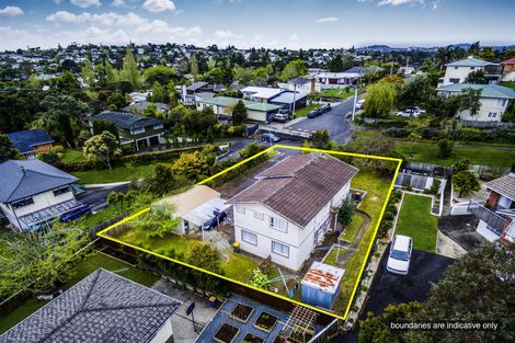 Photo of property in 36 Barron Drive, Green Bay, Auckland, 0604