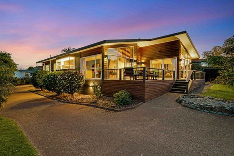 Photo of property in 19 Westpark Drive, West Harbour, Auckland, 0618