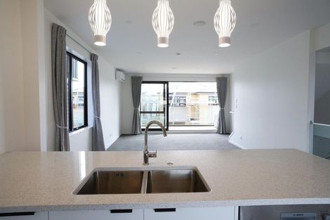 Photo of property in 7/19 Kingdale Road, Henderson, Auckland, 0610