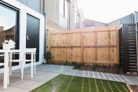 Photo of property in 16/12 Tawa Road, Te Atatu Peninsula, Auckland, 0610