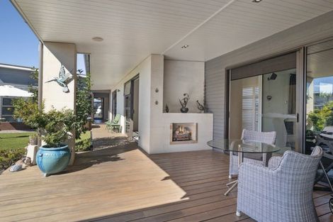 Photo of property in 9 Pukenamu Road, Rainbow Point, Taupo, 3330