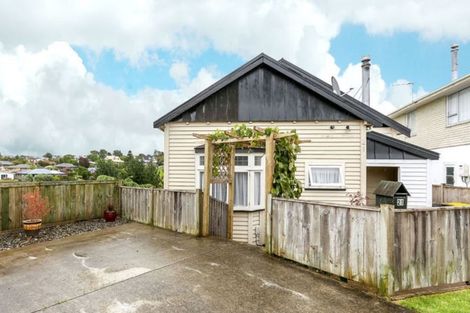 Photo of property in 21 Harriet Place, Whalers Gate, New Plymouth, 4310