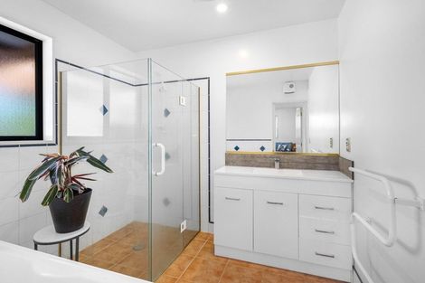 Photo of property in 10 Evatt Street, Bryndwr, Christchurch, 8053