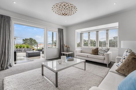 Photo of property in 77a Stanley Point Road, Stanley Point, Auckland, 0624