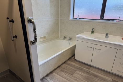 Photo of property in 8 Sandalwood Drive, Dinsdale, Hamilton, 3204