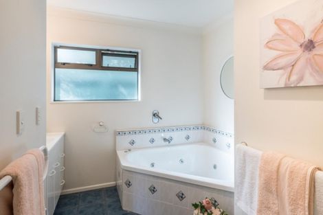 Photo of property in 1 Inverell Place, Waikanae, 5036