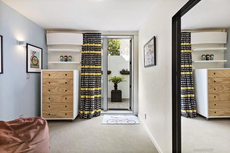 Photo of property in 1a/22 Telford Terrace, Oriental Bay, Wellington, 6011