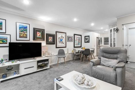 Photo of property in 5/102 Greenhithe Road, Greenhithe, Auckland, 0632