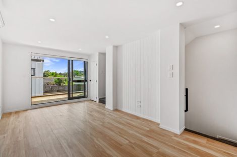 Photo of property in 7/13 Fairdale Place, Birkdale, Auckland, 0626