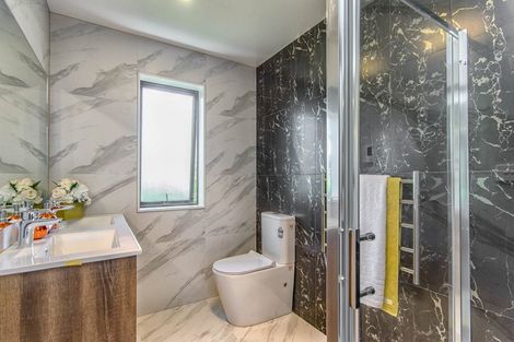 Photo of property in 9 Nerehana Place, Red Beach, 0932