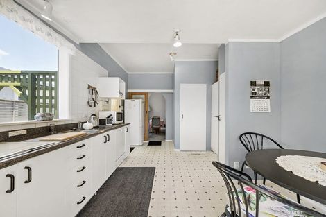 Photo of property in 104 Apu Crescent, Lyall Bay, Wellington, 6022