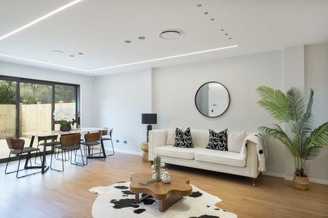 Photo of property in 19 Taipahitini Road, Rosehill, 2113