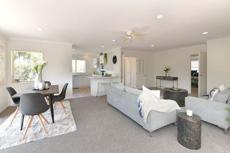 Photo of property in 106 Lakeside Drive, Orewa, 0931