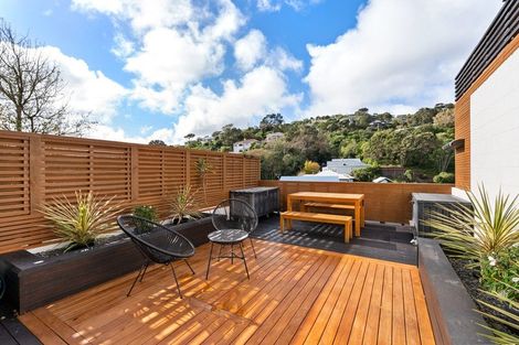 Photo of property in 9 Tiketike Way, Brooklyn, Wellington, 6021