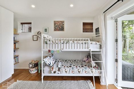 Photo of property in 46 Otitori Bay Road, Titirangi, Auckland, 0604