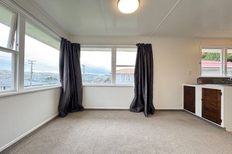Photo of property in 19 Catherine Crescent, Paparangi, Wellington, 6037