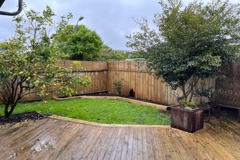 Photo of property in 2/55 Northcote Road, Hillcrest, Auckland, 0627