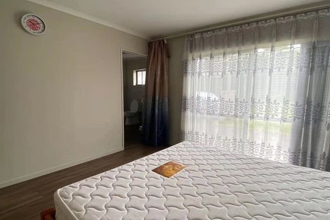 Photo of property in 5a Orchid Place, Te Atatu South, Auckland, 0610