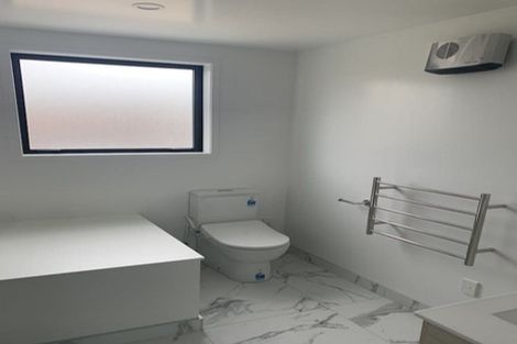 Photo of property in 1/2 Jadewynn Drive, Massey, Auckland, 0614