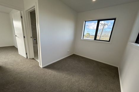 Photo of property in 320 Triangle Road, Massey, Auckland, 0614