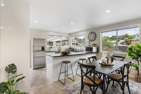 Photo of property in 8 Babington Place, Torbay, Auckland, 0630