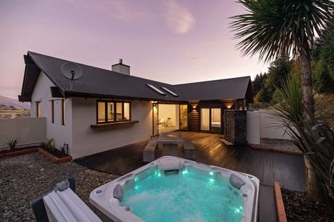 Photo of property in 1 Goldleaf Hill, Queenstown, 9300