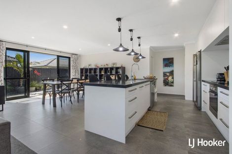 Photo of property in 14 Reel Road, Athenree, Waihi Beach, 3611