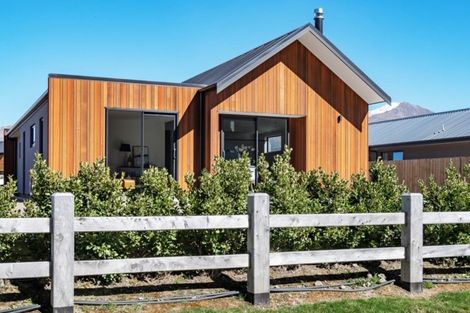 Photo of property in 40 Mount Creighton Crescent, Wanaka, 9305