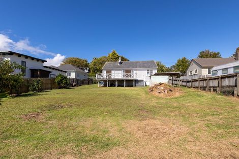 Photo of property in 18 Humphrey Kemp Avenue, Henderson, Auckland, 0612