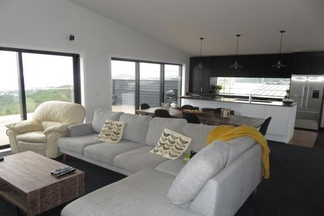 Photo of property in 79 Spenmoor Street, Newlands, Wellington, 6037