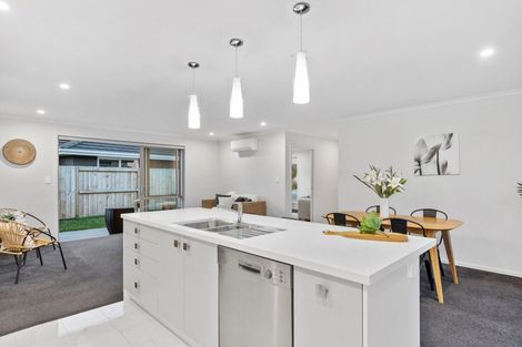 Photo of property in 10 Kahuparere Crescent, Pyes Pa, Tauranga, 3112