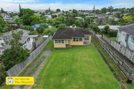 Photo of property in 24 Gill Avenue, Te Atatu Peninsula, Auckland, 0610