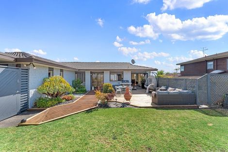 Photo of property in 37 Pigeon Mountain Road, Half Moon Bay, Auckland, 2012